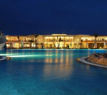 منتجع هيلتون شاركس باي